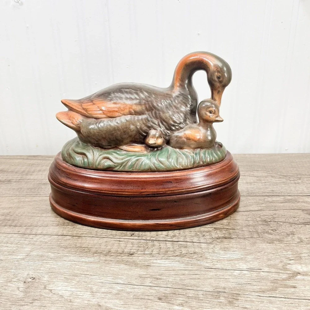 Vintage Ceramic Mother Goose & Gosling Lidded Box | Farmhouse Cottage‎ Decor